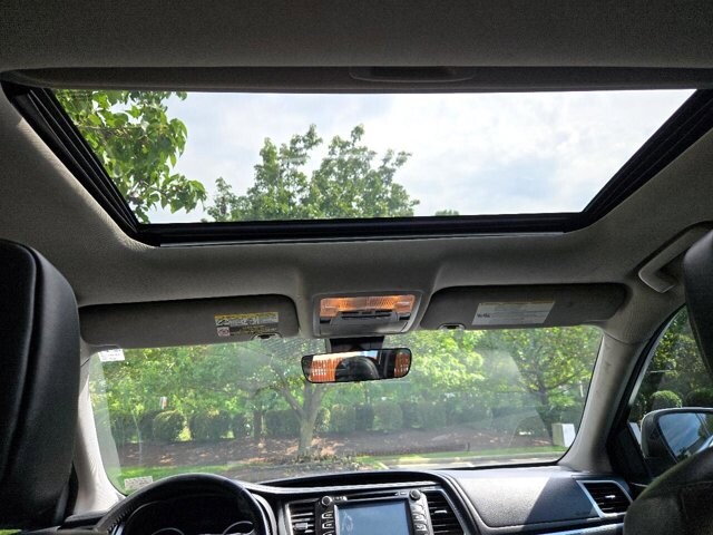 2018 Toyota Highlander in Virginia Beach, VA 23464 - 18051335 18