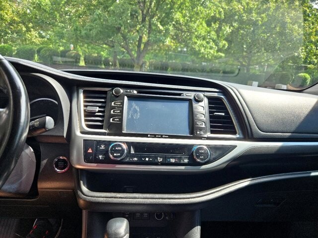 2018 Toyota Highlander in Virginia Beach, VA 23464 - 18051335 32