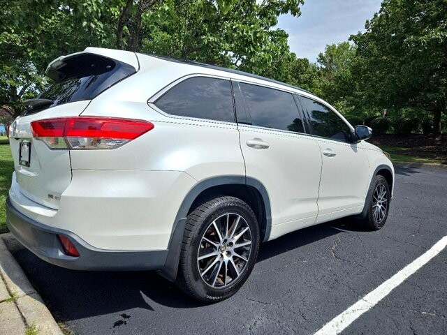 2018 Toyota Highlander in Virginia Beach, VA 23464 - 18051335 3