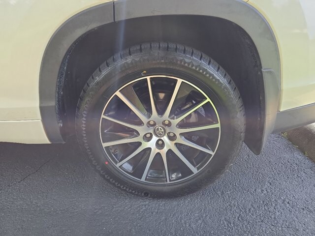 2018 Toyota Highlander in Virginia Beach, VA 23464 - 18051335 8