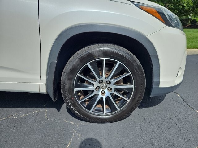 2018 Toyota Highlander in Virginia Beach, VA 23464 - 18051335 10