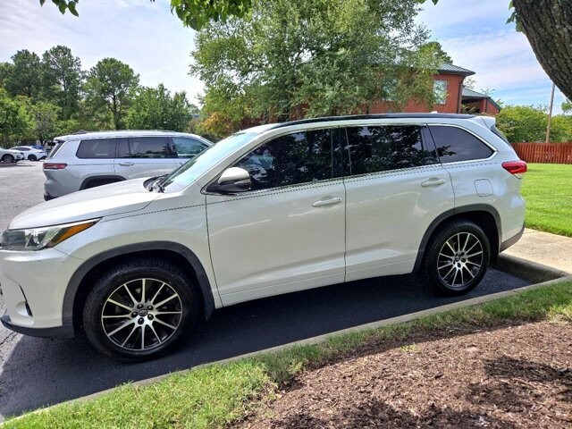 2018 Toyota Highlander in Virginia Beach, VA 23464 - 18051335 6