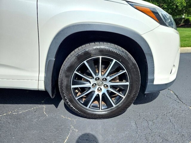 2018 Toyota Highlander in Virginia Beach, VA 23464 - 18051335 29