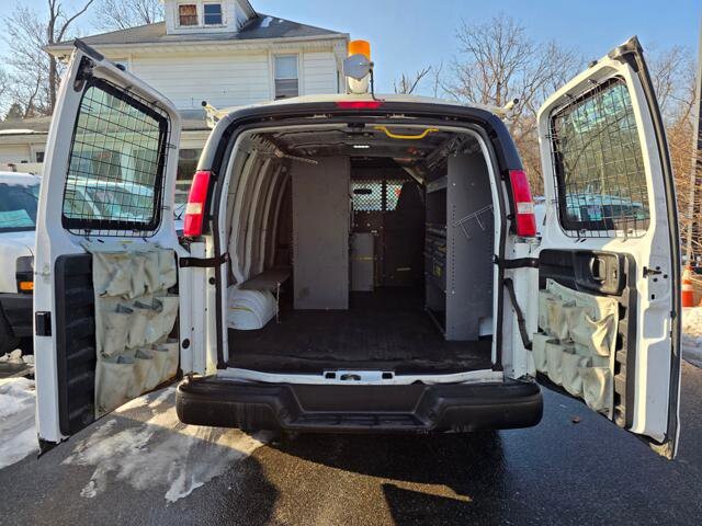 2018 Chevrolet Express 2500 in Blauvelt, NY 10913 - 18051359 32