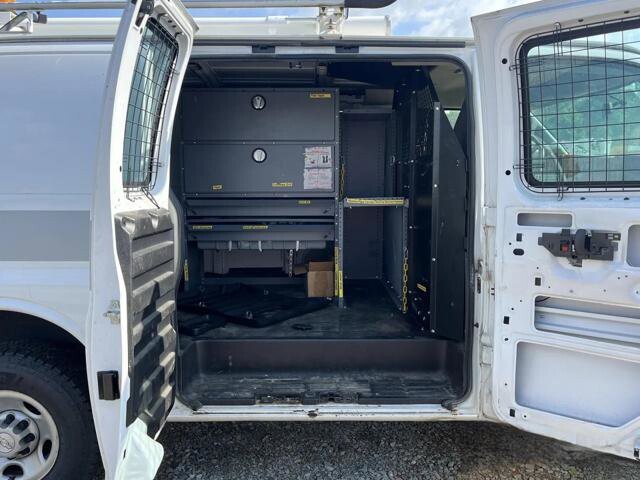 2018 Chevrolet Express 2500 in Blauvelt, NY 10913 - 18051359 57