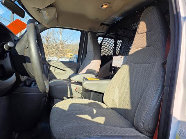 2018 Chevrolet Express 2500 in Blauvelt, NY 10913 - 18051359 12