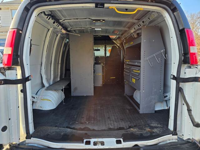 2018 Chevrolet Express 2500 in Blauvelt, NY 10913 - 18051359 35