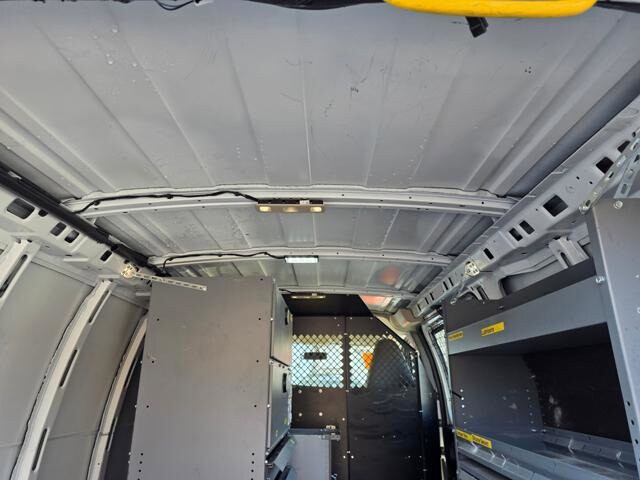 2018 Chevrolet Express 2500 in Blauvelt, NY 10913 - 18051359 31