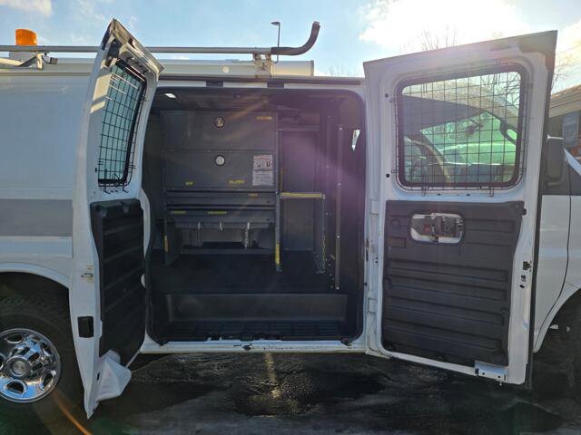 2018 Chevrolet Express 2500 in Blauvelt, NY 10913 - 18051359 47