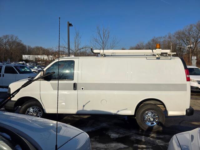 2018 Chevrolet Express 2500 in Blauvelt, NY 10913 - 18051359 4