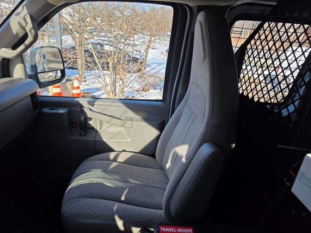 2018 Chevrolet Express 2500 in Blauvelt, NY 10913 - 18051359 24