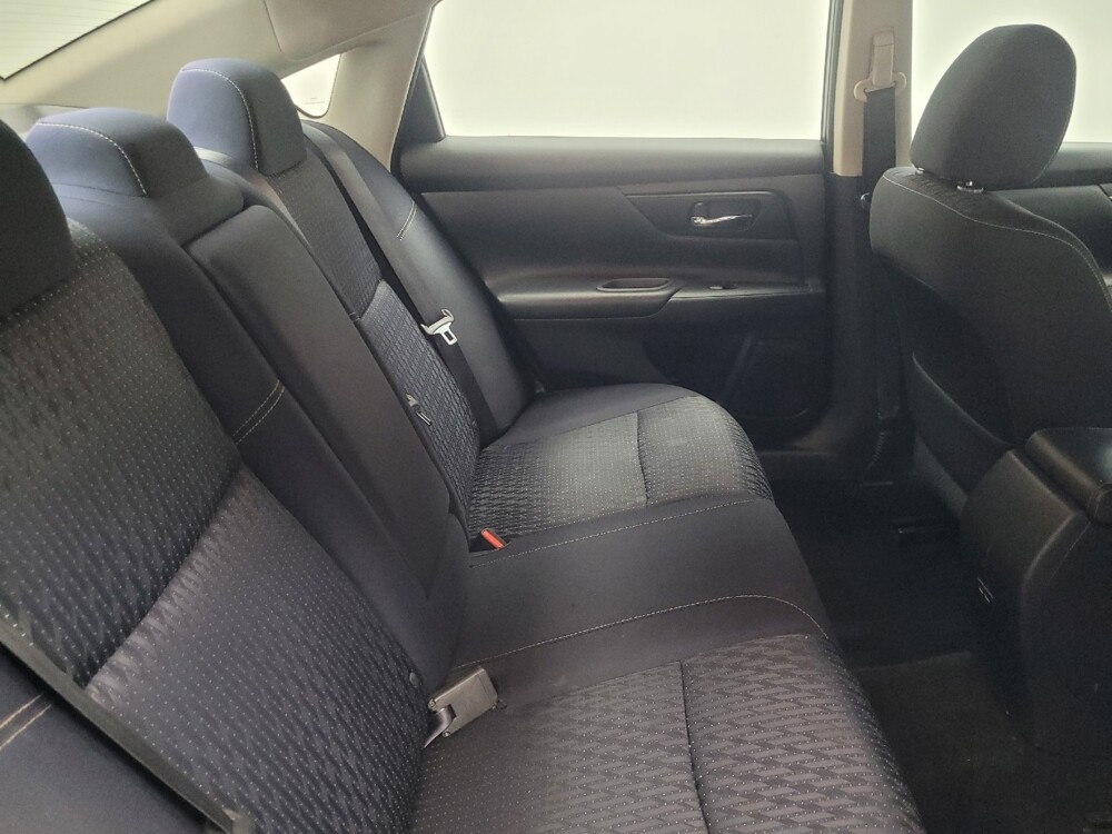 2017 Nissan Altima in Indianapolis, IN 46219 - 18051577 19