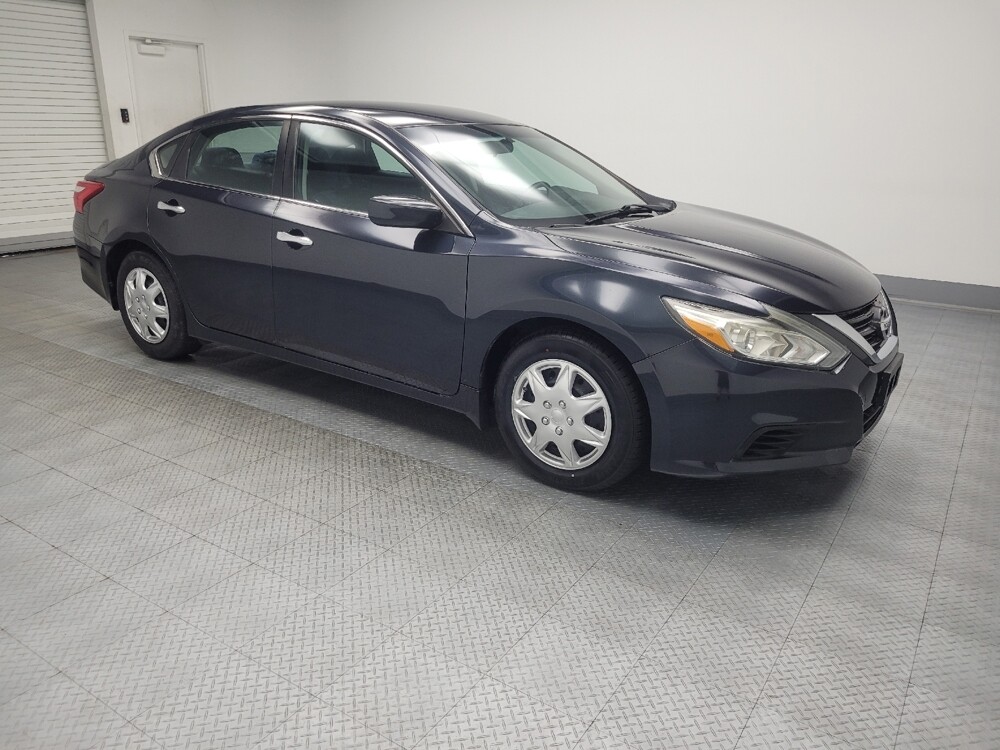 2017 Nissan Altima in Indianapolis, IN 46219 - 18051577 11