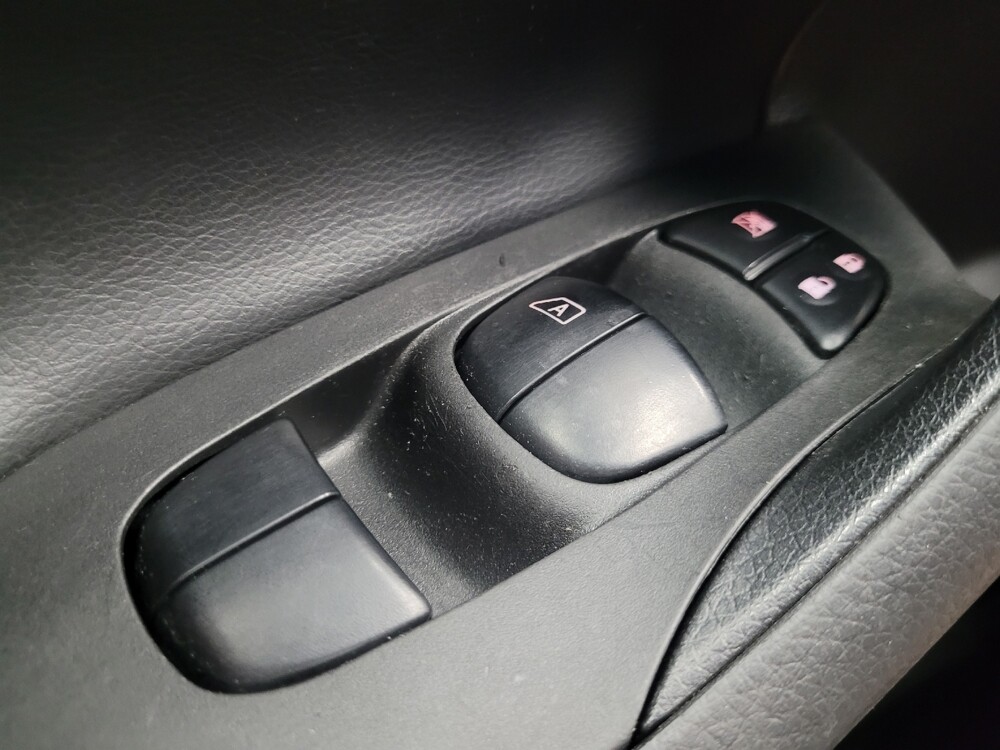 2017 Nissan Altima in Indianapolis, IN 46219 - 18051577 27