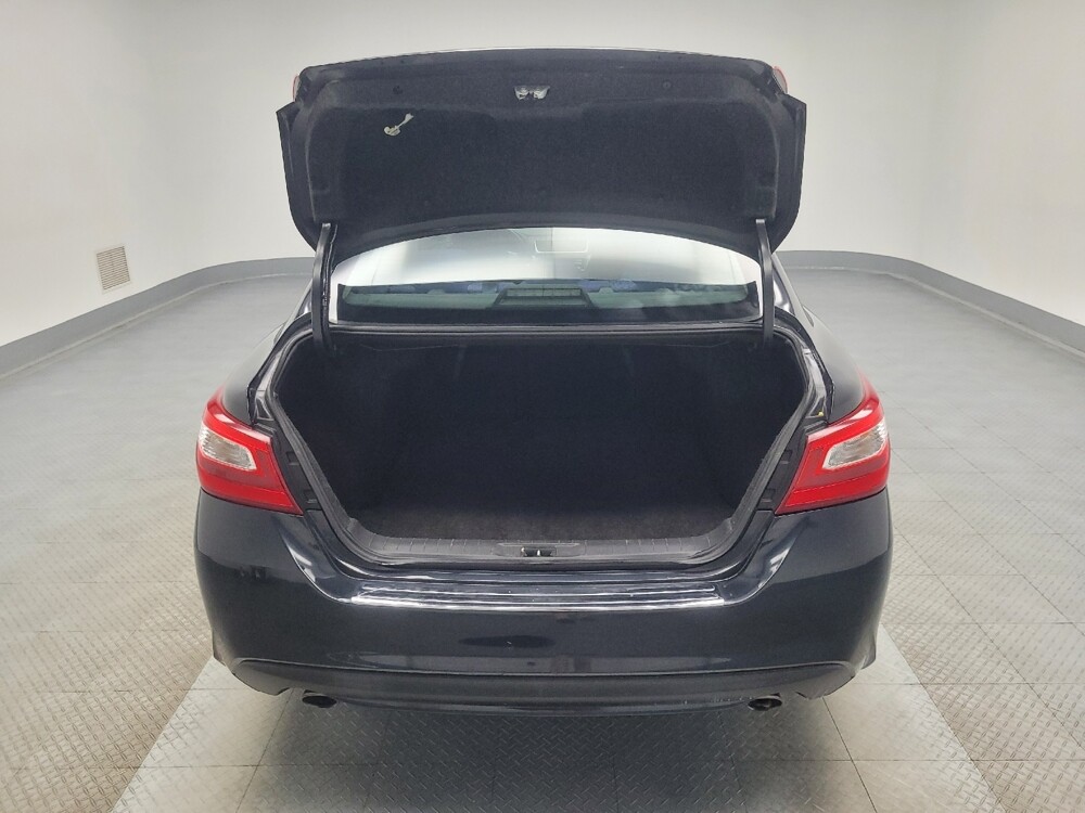 2017 Nissan Altima in Indianapolis, IN 46219 - 18051577 29