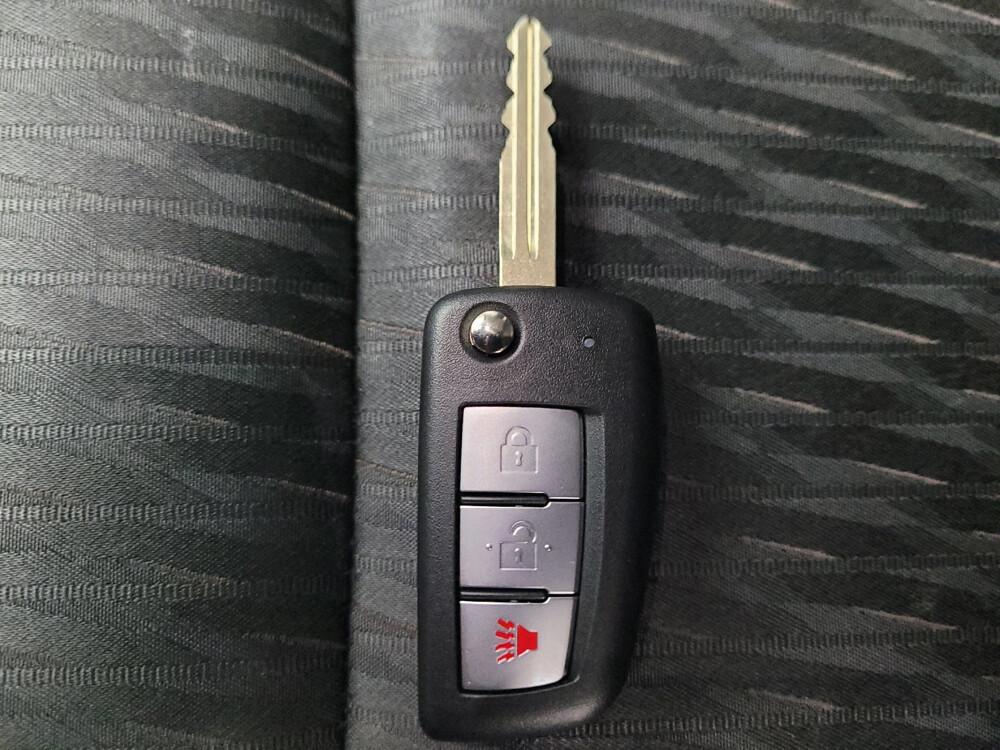 2018 Nissan Rogue in Taylor, MI 48180 - 18051675 32