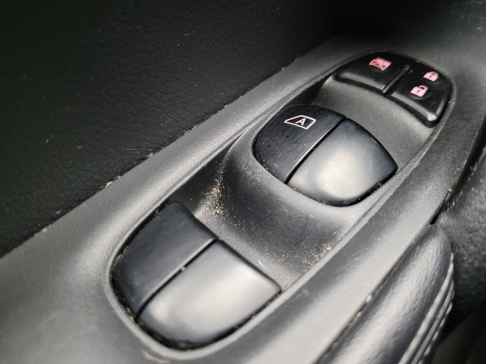 2018 Nissan Rogue in Taylor, MI 48180 - 18051675 27