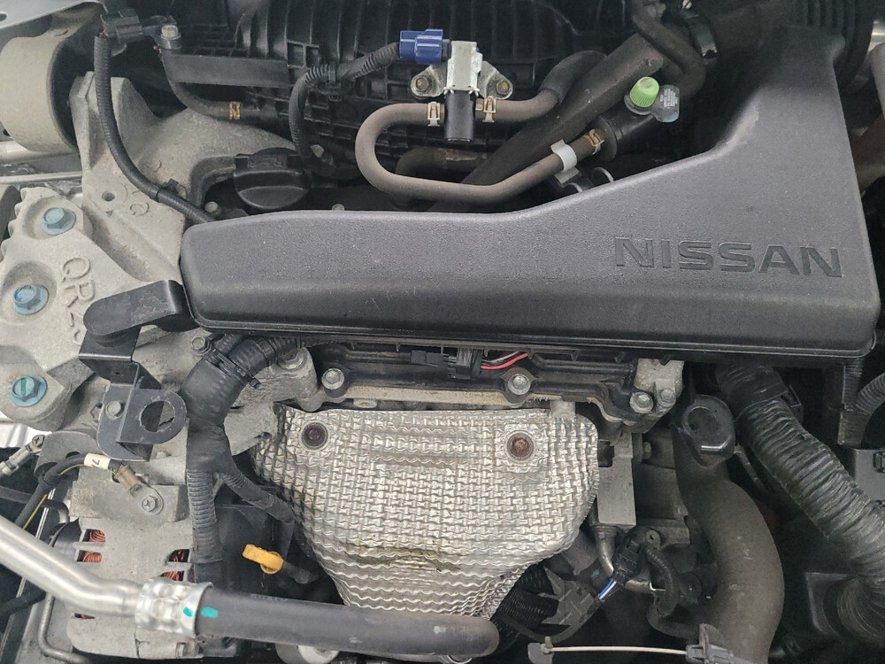 2018 Nissan Rogue in Taylor, MI 48180 - 18051675 30