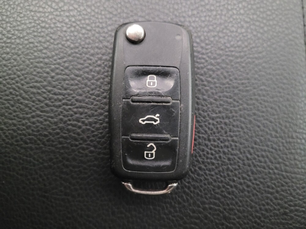 2016 Volkswagen Tiguan in Fresno, CA 93726 - 18051717 32