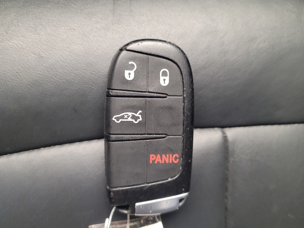 2016 Chrysler 200 in Fairfield, OH 45014 - 18051914 32