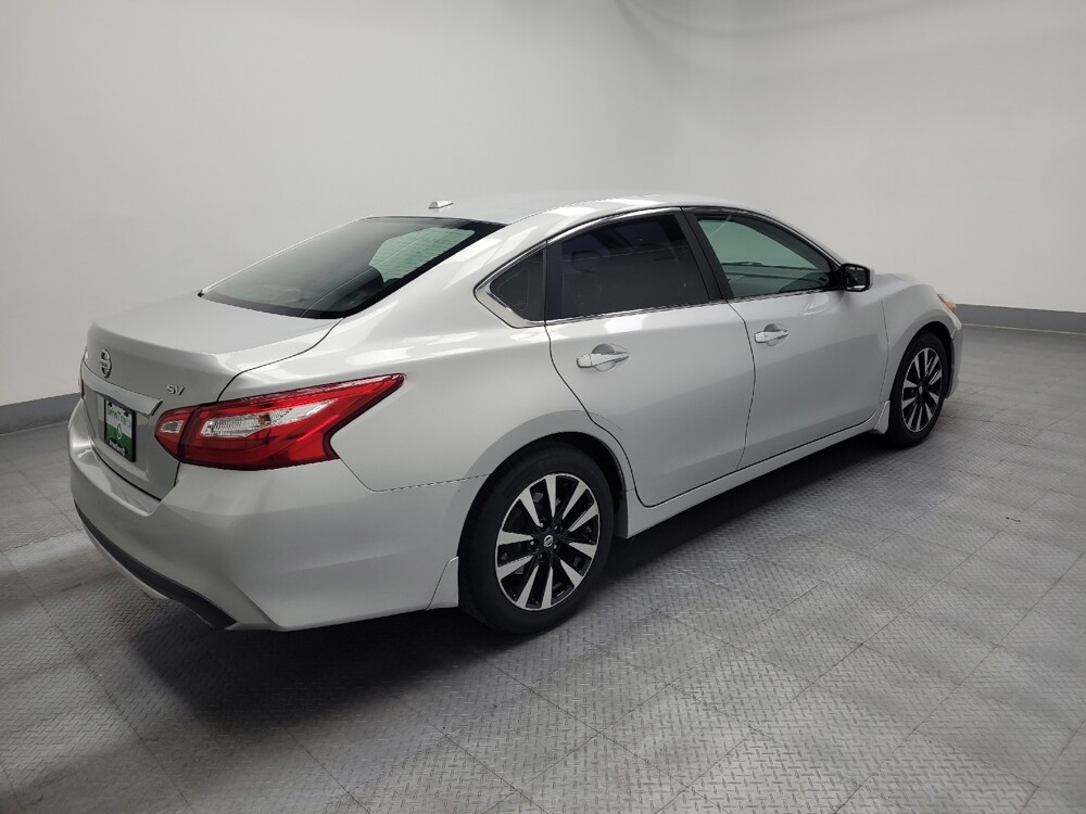 2017 Nissan Altima in Glendale, AZ 85301 - 18052218 10