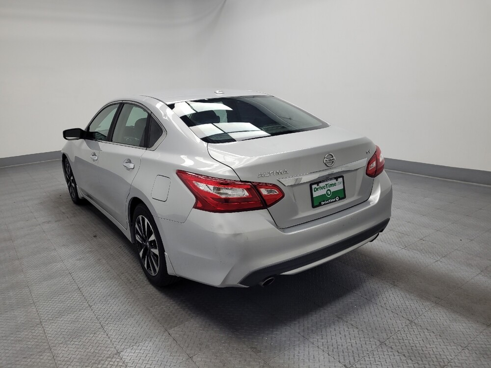 2017 Nissan Altima in Glendale, AZ 85301 - 18052218 5