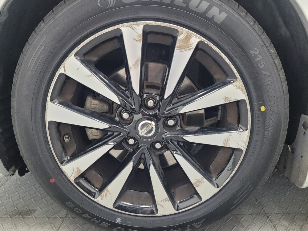 2017 Nissan Altima in Glendale, AZ 85301 - 18052218 31