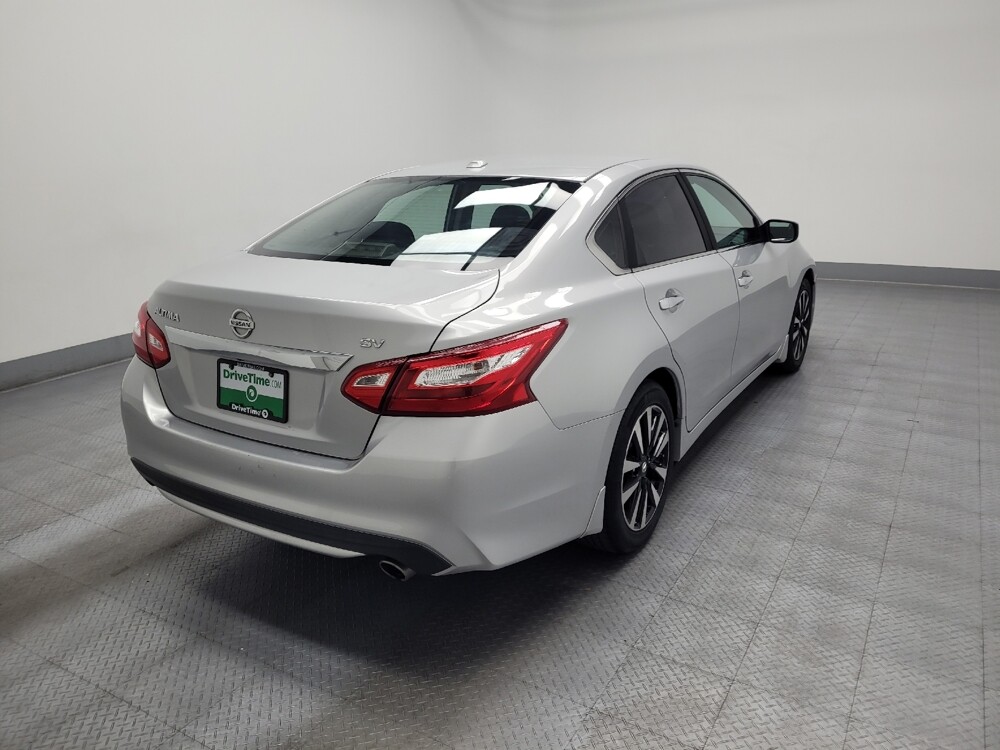 2017 Nissan Altima in Glendale, AZ 85301 - 18052218 9
