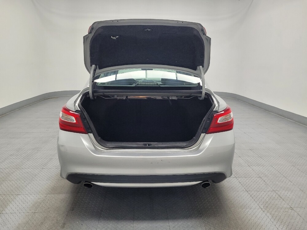 2017 Nissan Altima in Glendale, AZ 85301 - 18052218 29