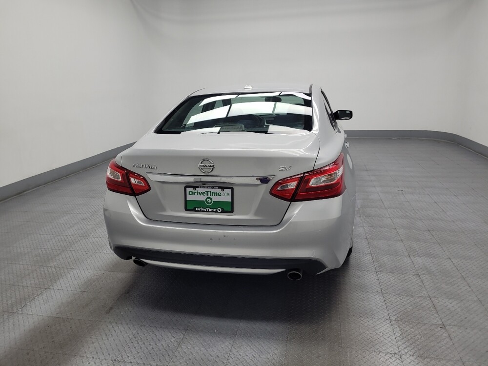 2017 Nissan Altima in Glendale, AZ 85301 - 18052218 7