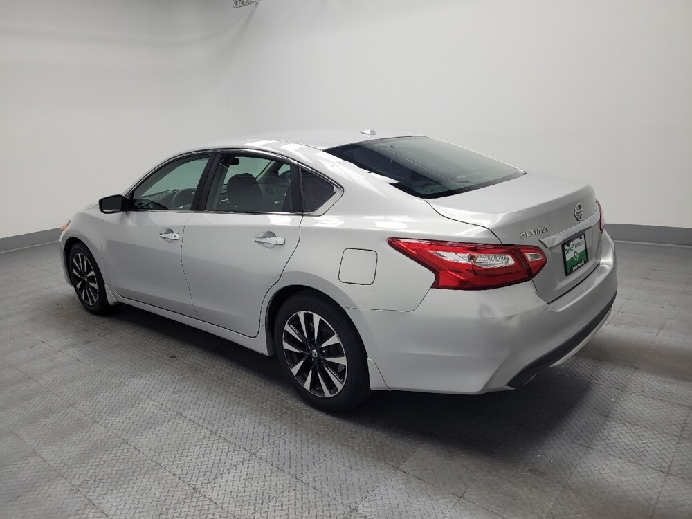 2017 Nissan Altima in Glendale, AZ 85301 - 18052218 3