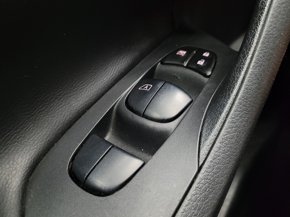 2017 Nissan Altima in Glendale, AZ 85301 - 18052218 27