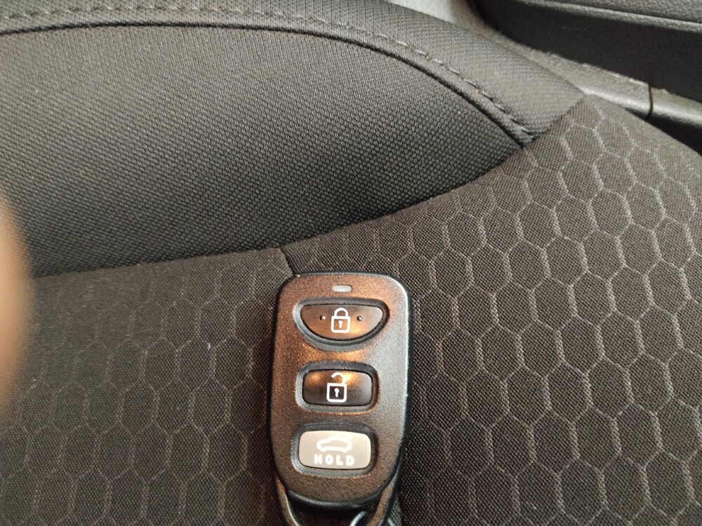 2019 Hyundai Elantra in Des Moines, IA 50310 - 18052368 32