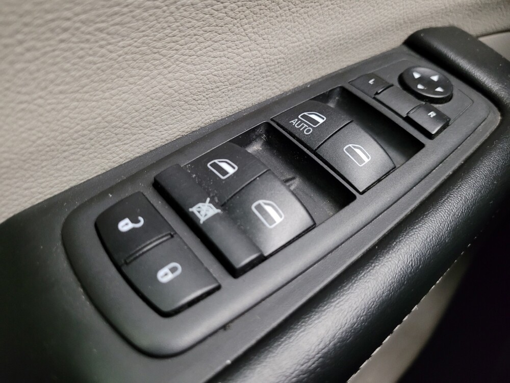 2021 Chrysler Voyager in Albuquerque, NM 87123 - 18052385 27