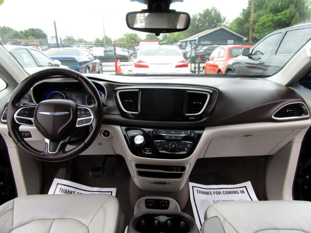 2017 Chrysler Pacifica in Tampa, FL 33604-6914 - 18052574 3