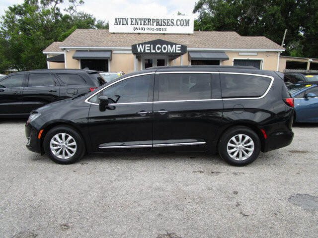 2017 Chrysler Pacifica in Tampa, FL 33604-6914 - 18052574 31
