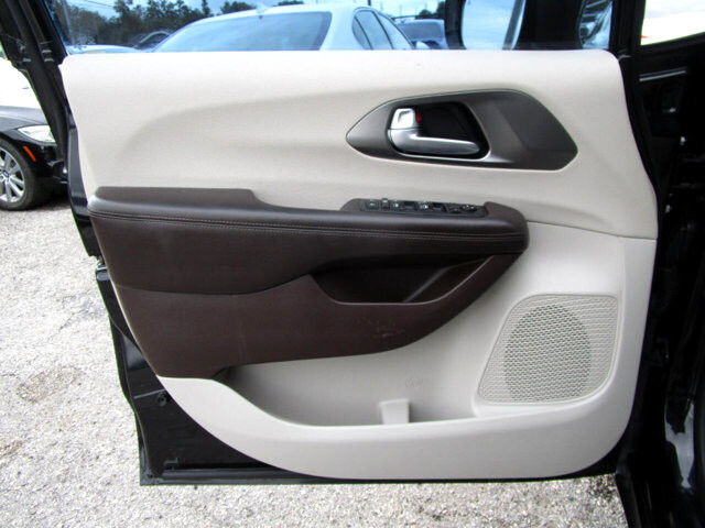 2017 Chrysler Pacifica in Tampa, FL 33604-6914 - 18052574 18