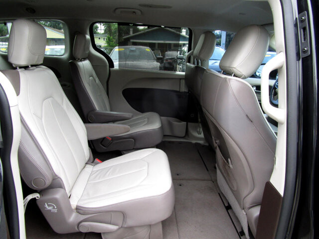 2017 Chrysler Pacifica in Tampa, FL 33604-6914 - 18052574 11