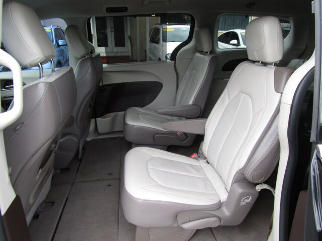 2017 Chrysler Pacifica in Tampa, FL 33604-6914 - 18052574 12