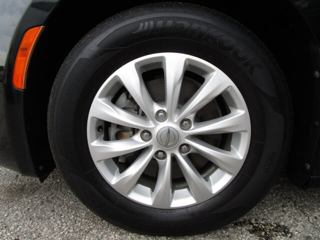 2017 Chrysler Pacifica in Tampa, FL 33604-6914 - 18052574 20