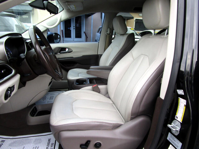 2017 Chrysler Pacifica in Tampa, FL 33604-6914 - 18052574 9