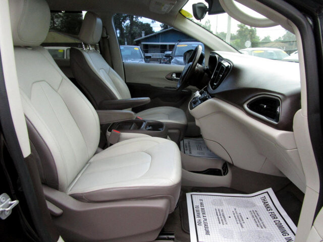 2017 Chrysler Pacifica in Tampa, FL 33604-6914 - 18052574 8