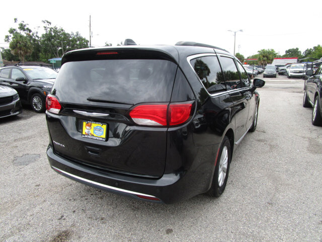 2017 Chrysler Pacifica in Tampa, FL 33604-6914 - 18052574 23