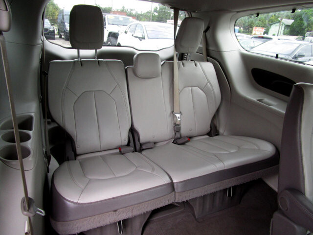 2017 Chrysler Pacifica in Tampa, FL 33604-6914 - 18052574 10