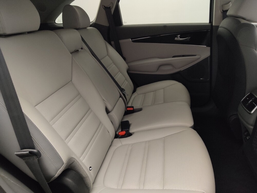 2019 Kia Sorento in Miami, FL 33157 - 18052719 19