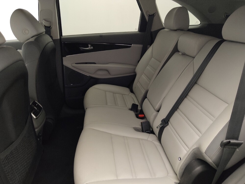 2019 Kia Sorento in Miami, FL 33157 - 18052719 18