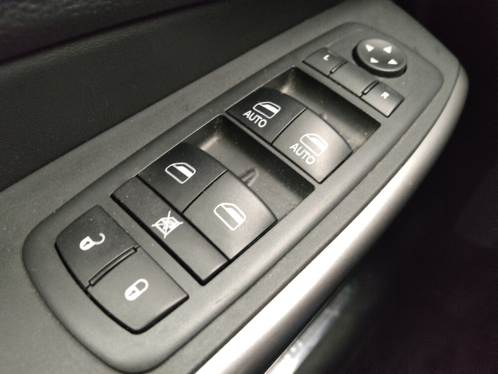 2019 Jeep Cherokee in Taylor, MI 48180 - 18053069 27