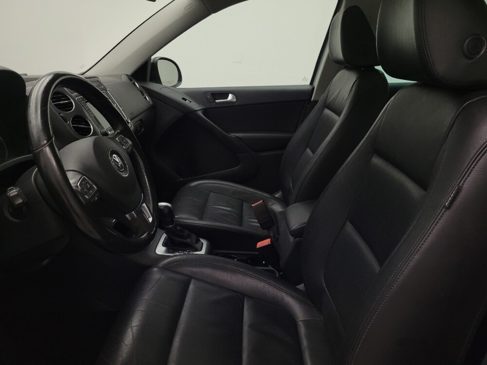 2017 Volkswagen Tiguan in Lombard, IL 60148 - 18053245 17