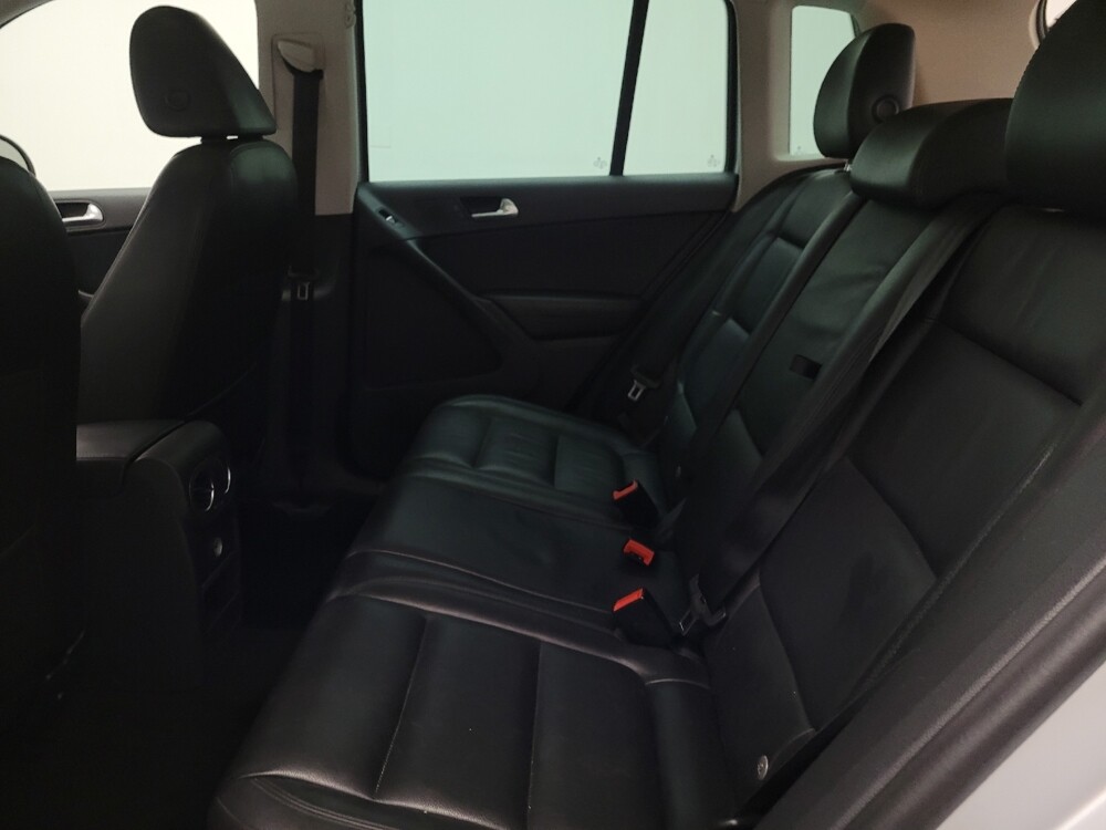 2017 Volkswagen Tiguan in Lombard, IL 60148 - 18053245 18