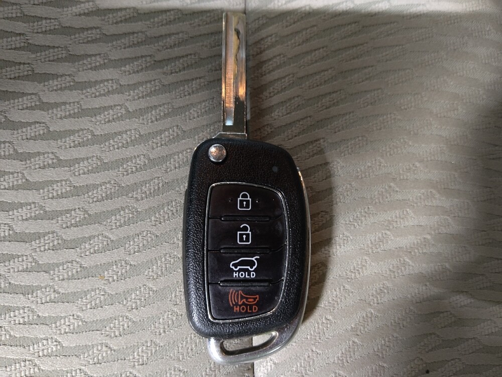 2017 Hyundai Santa Fe in Columbus, OH 43228 - 18053333 32